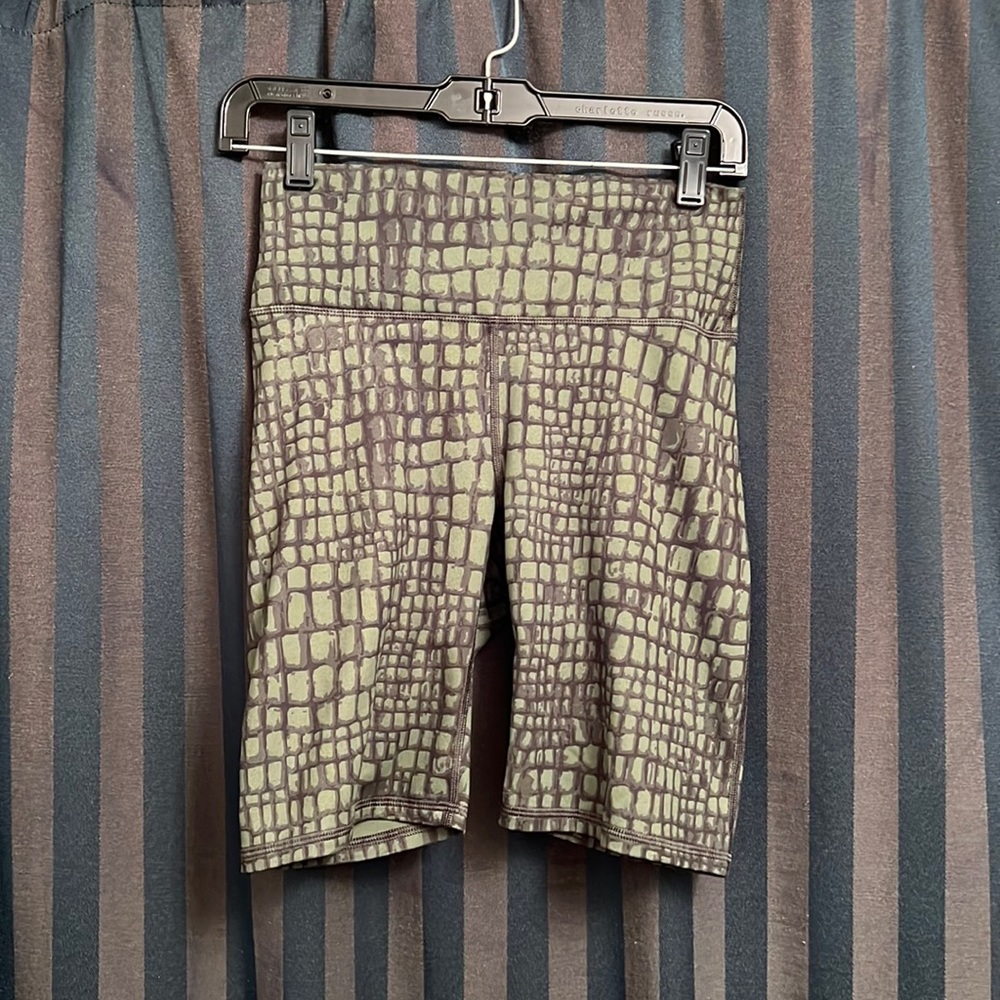 Fabletics Define High Waisted 9” Short - S - image 1